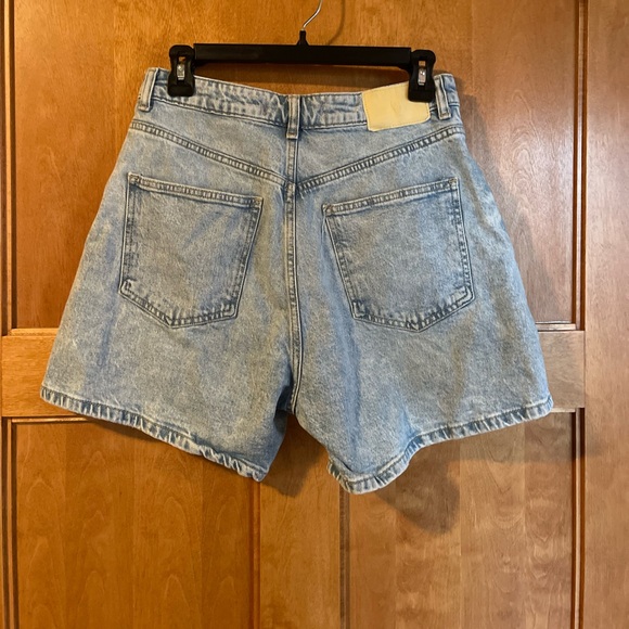 Zara Light Wash Jean Shorts - Picture 2 of 3